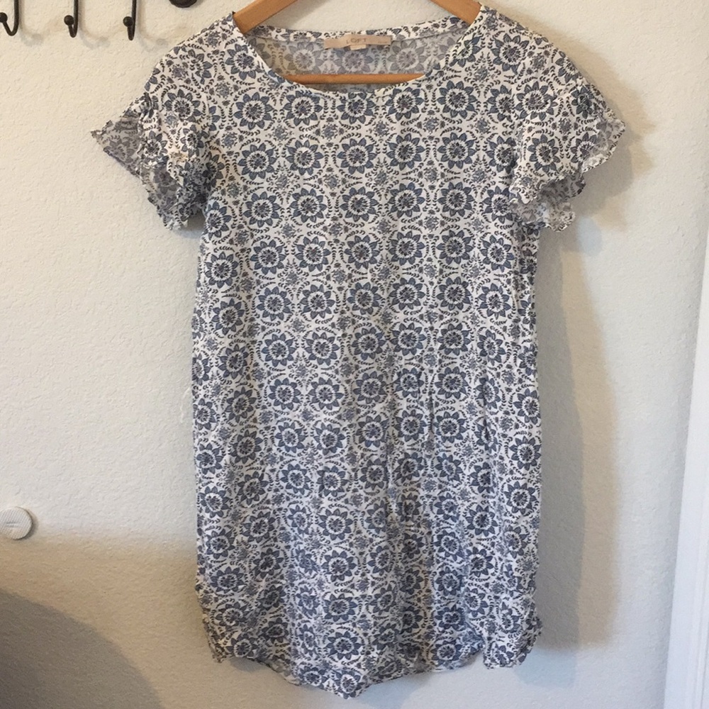 LOFT petites ruffled sleeved blue and white dress